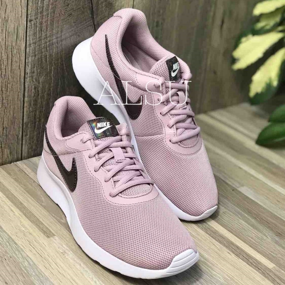 NWT  Nike Tanjun Plum Chalk W AUTHENTIC - Picture 2 of 8